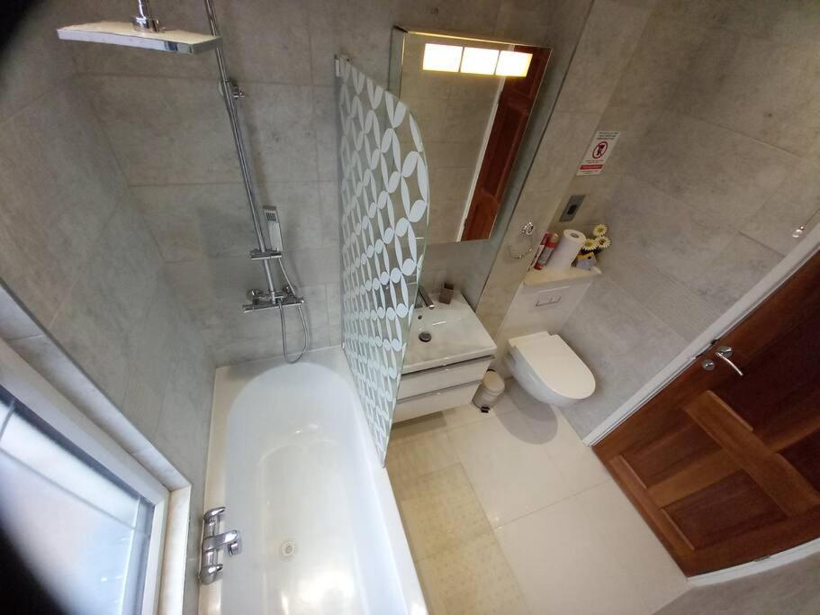 Luxury Holiday Home, Near Beach Southend-on-Sea Eksteriør billede