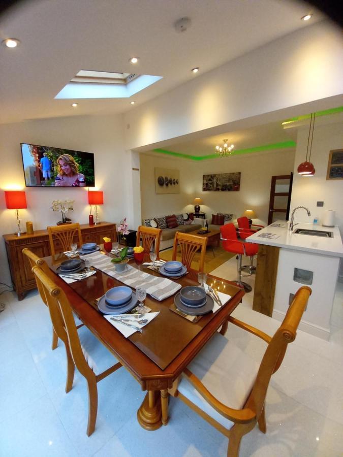 Luxury Holiday Home, Near Beach Southend-on-Sea Eksteriør billede
