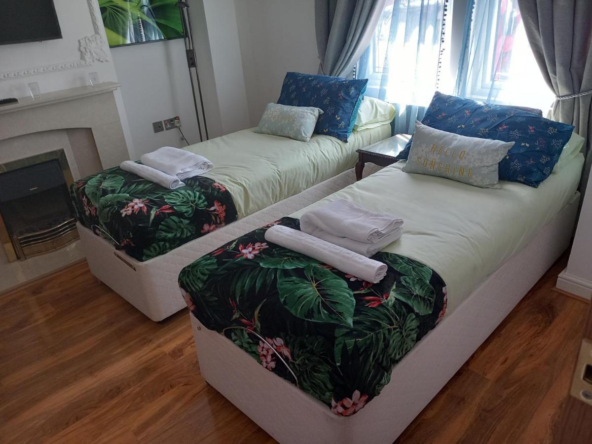 Luxury Holiday Home, Near Beach Southend-on-Sea Eksteriør billede