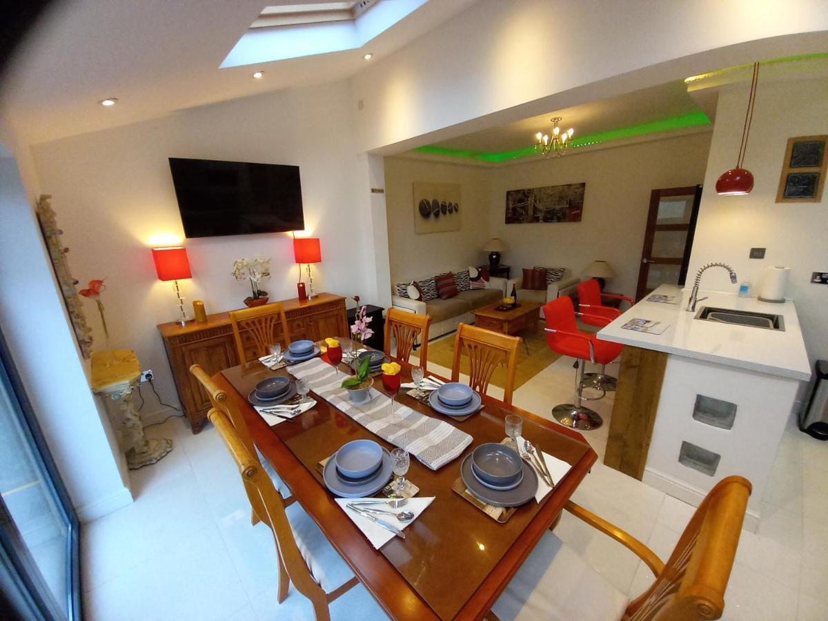 Luxury Holiday Home, Near Beach Southend-on-Sea Eksteriør billede