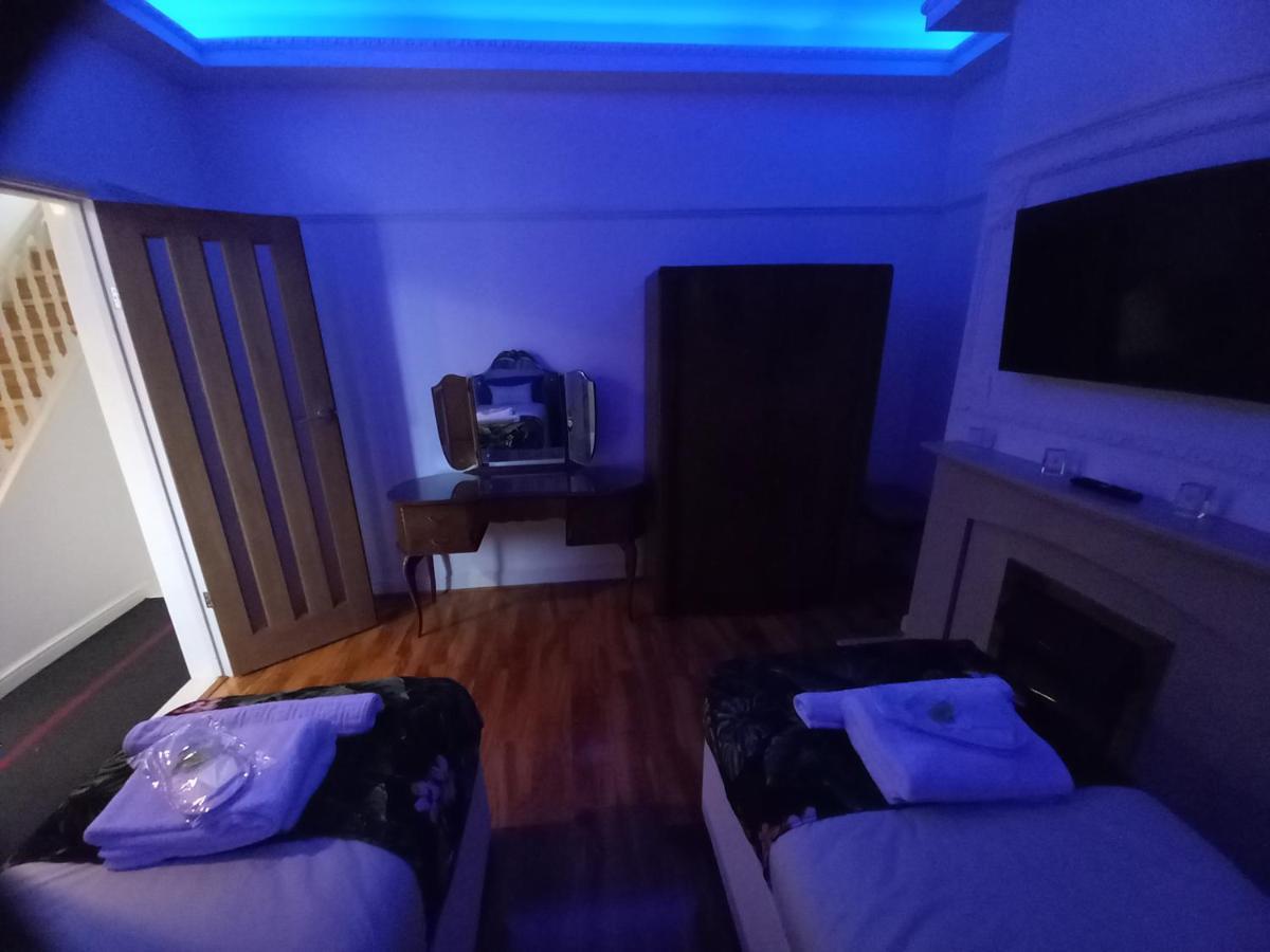 Luxury Holiday Home, Near Beach Southend-on-Sea Eksteriør billede