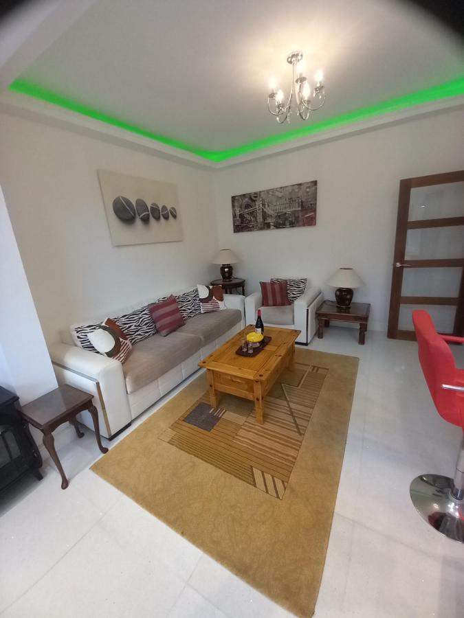 Luxury Holiday Home, Near Beach Southend-on-Sea Eksteriør billede