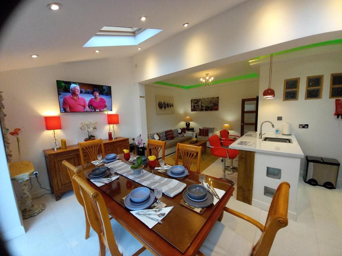 Luxury Holiday Home, Near Beach Southend-on-Sea Eksteriør billede