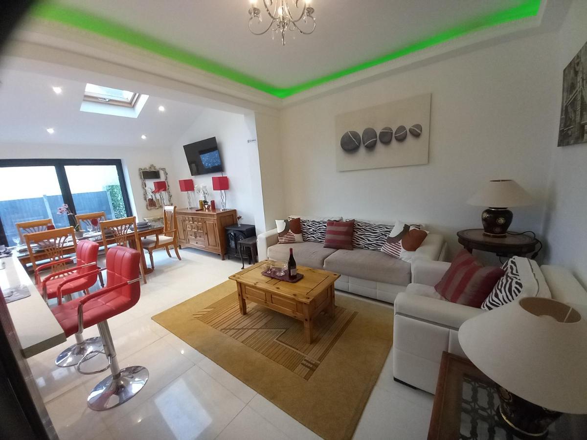 Luxury Holiday Home, Near Beach Southend-on-Sea Eksteriør billede