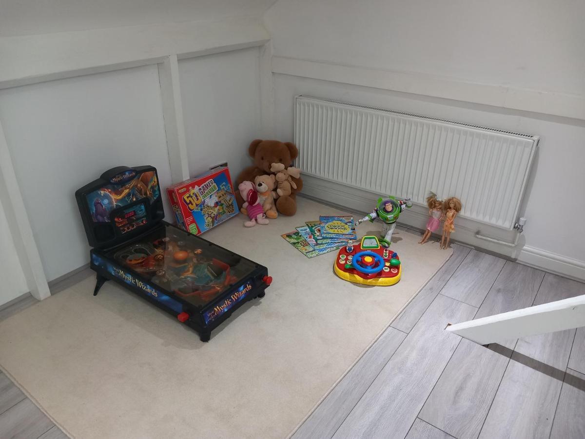 Luxury Holiday Home, Near Beach Southend-on-Sea Eksteriør billede